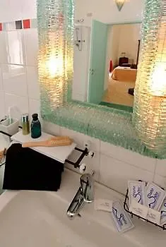 Purple Bed & Breakfast 2*