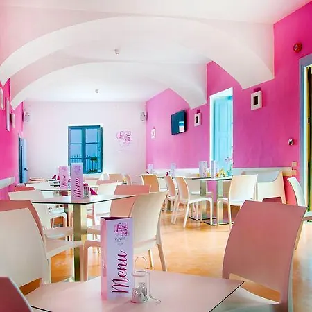 Oda ve Kahvaltı Purple